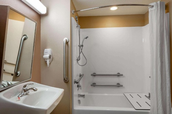 Microtel Inn & Suites By Wyndham Columbia/At Fort Jackson image 23