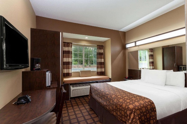 Microtel Inn & Suites By Wyndham Columbia/At Fort Jackson image 3